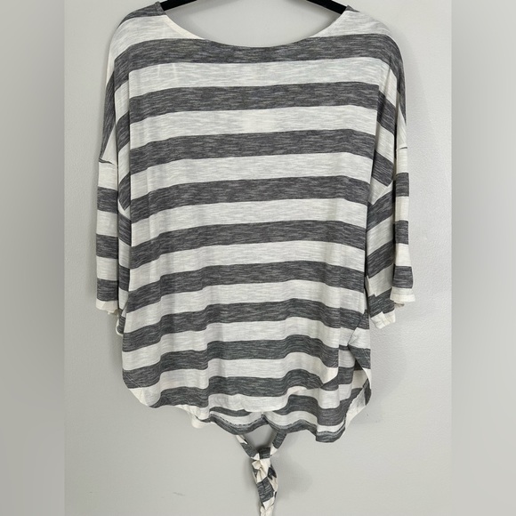 Urban Outfitters Lumiere Oversize Shirt in Small. New with tag - Picture 3 of 11